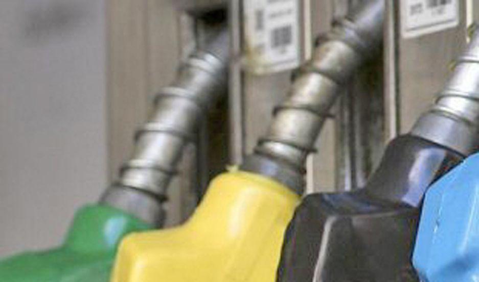 El Gobierno autorizaraacute un alza del 5-en-porciento- del impuesto sobre los combustibles en diciembre