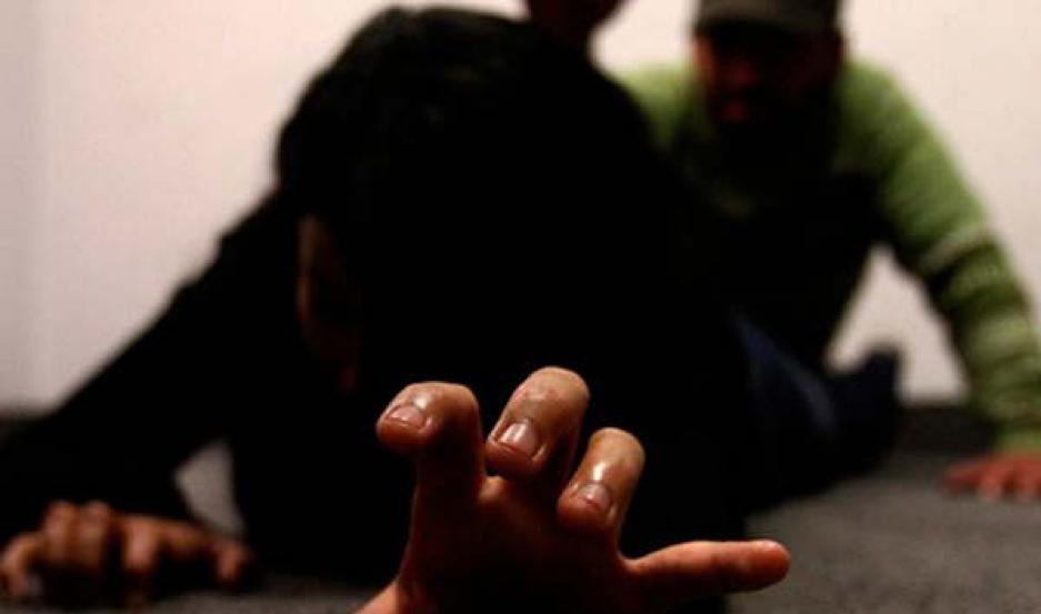 Una joven fue asaltada por dos hombres y tras el robo uno de ellos la abusoacute