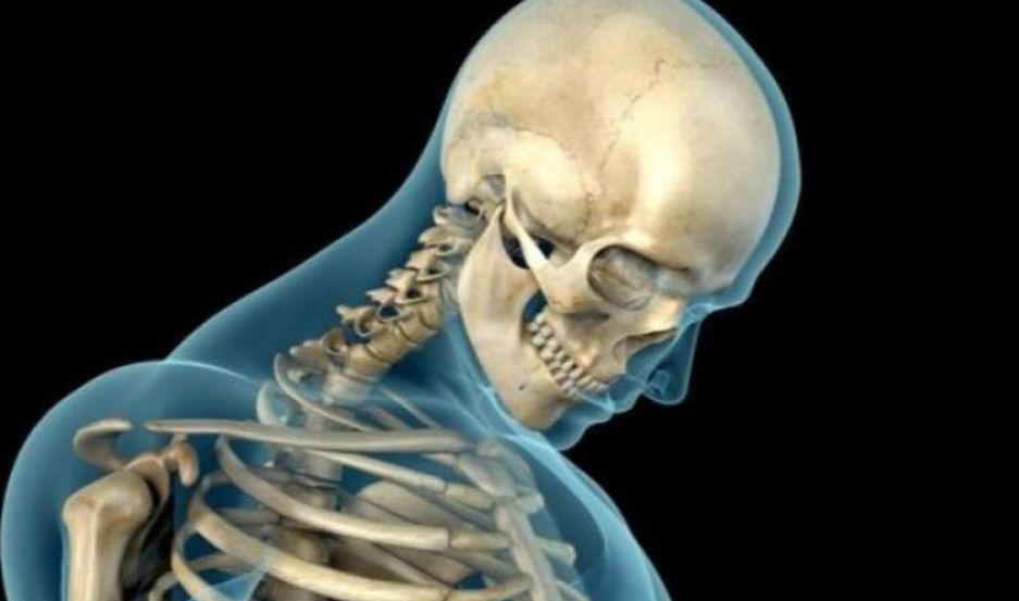 Alerta- advierten que el esqueleto humano cambia por el uso del celular