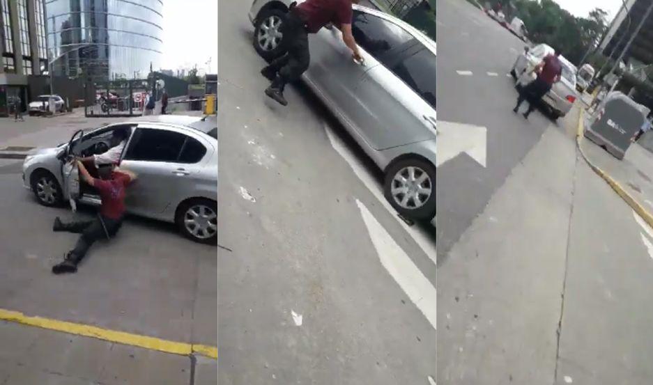 VIDEO  Estaba mal estacionado y cuando le pidieron mover el auto embistioacute a un policiacutea