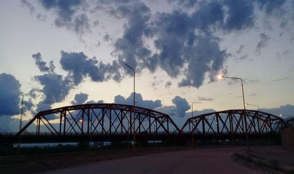 Santiago atraviesa un saacutebado sofocante y se esperan tormentas fuertes