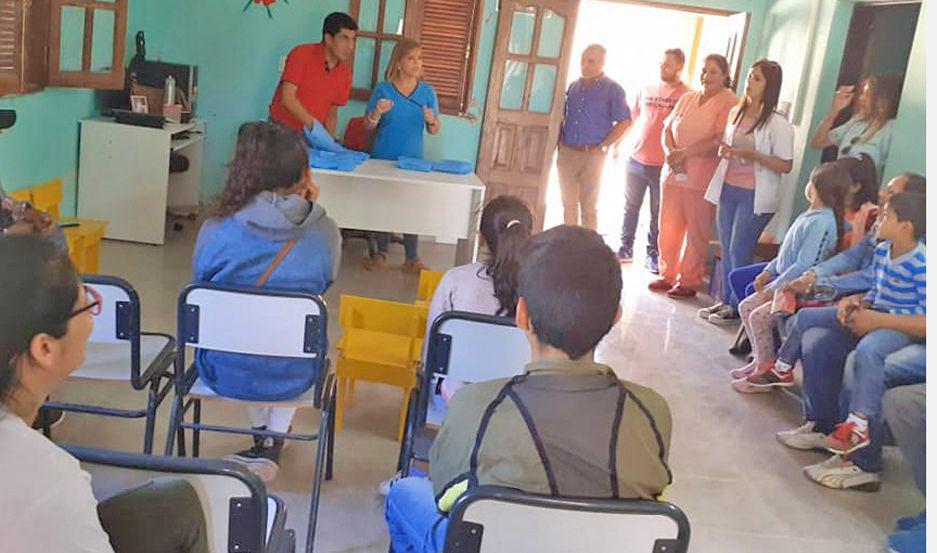 A traveacutes del programa Prosane se entregaron anteojos a estudiantes  de 16 escuelas del interior provincial