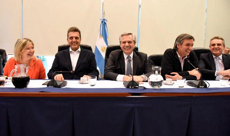 Alberto Fernaacutendez se reunioacute con Diputados y designoacute a Maacuteximo Kirchner como titular del bloque