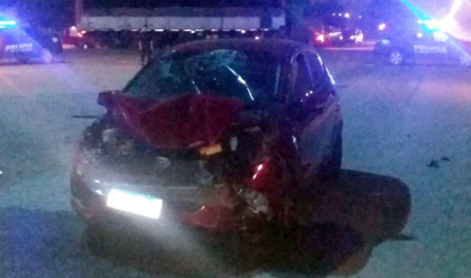 Automoacutevil chocoacute una zorra y lanzoacute a diez metros al anciano que la guiaba