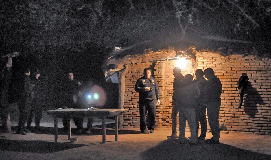 Dos joacutevenes asesinaron a un anciano para robarle y cuando huiacutean chocaron y uno murioacute