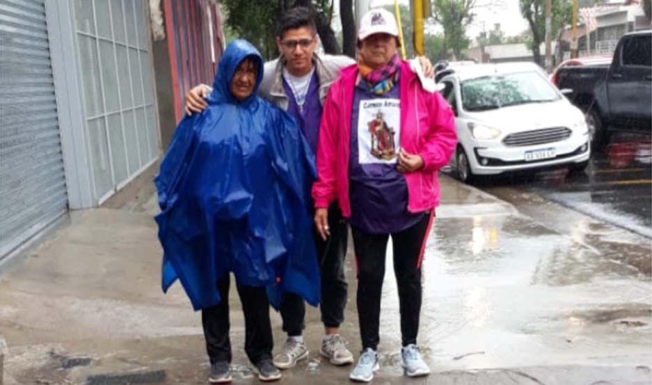 Bajo una torrencial lluvia peregrinos de Santiago llegaron a Catamarca