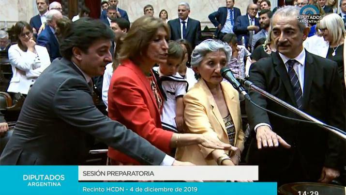 Los cuatro flamantes legisladores por Santiago del Estero al jurar en la C�mara de Diputados de la Nación