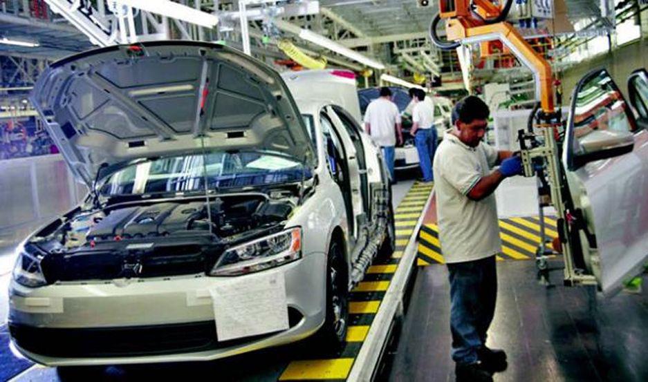 CAÍDA Las terminales produjeron en noviembre 27099 vehículos 149 -en-porciento- menos respecto del volumen de octubre