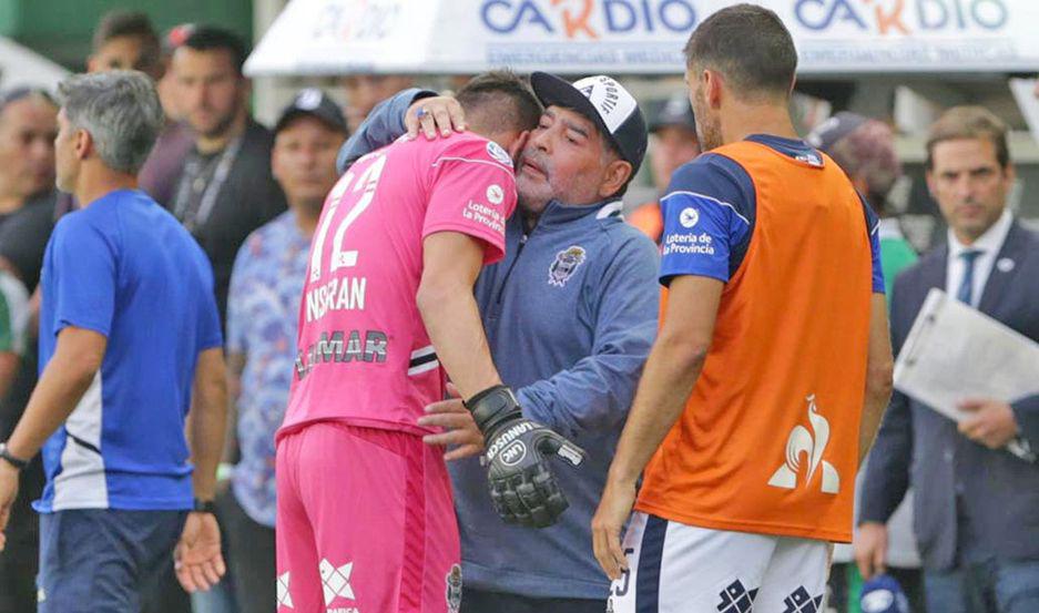 ESPERANZA Maradona quiere que prospere el pedido de la dirigencia para contar con el arquero Nelson Insfr�n para el duelo ante Central Córdoba 
