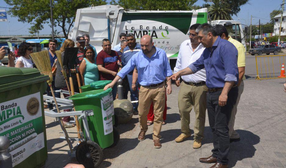 Solicitamos a los vecinos que nos apoyen en esta importante campaña (para) prevenir posibles anegamientos
por las intensas lluvias dijo Mirolo