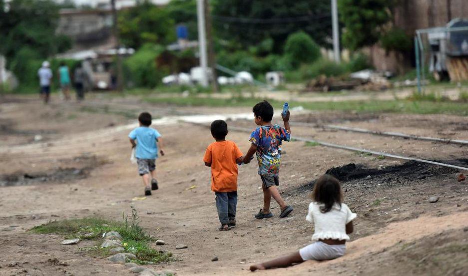 El 60-en-porciento- de de los nintildeos y adolescentes habitan en hogares pobres dice la UCA