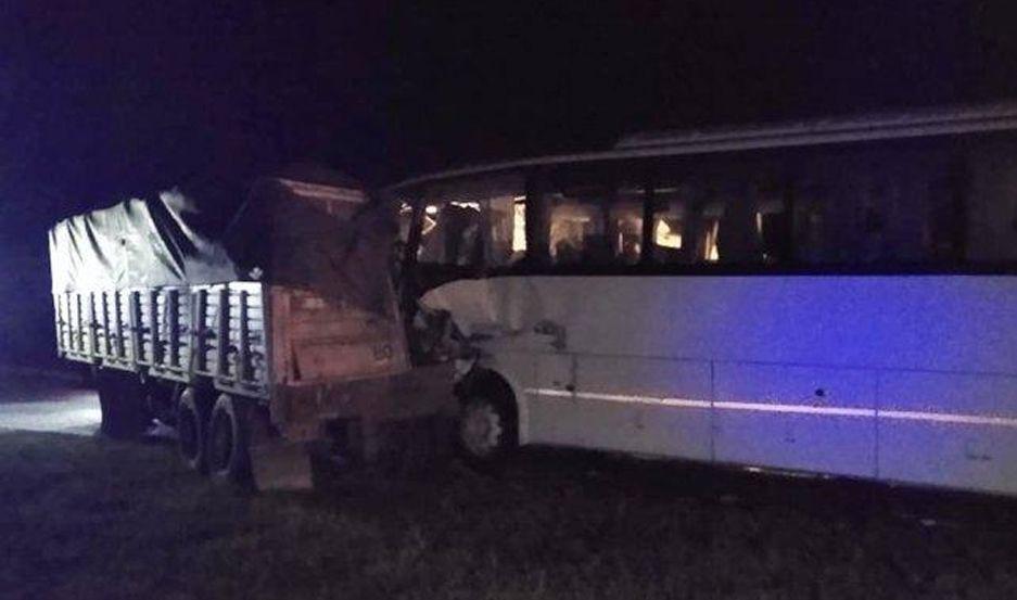 El accidente le provocó la muerte al chofer del colectivo donde viajaba el plantel juvenil de Sportivo Barracas