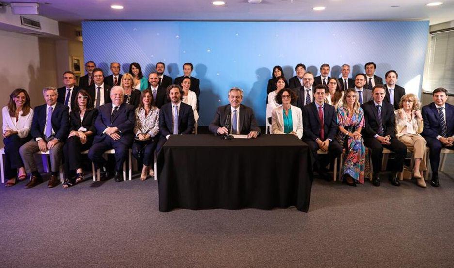 Alberto Fernaacutendez presentoacute el Gabinete Nacional