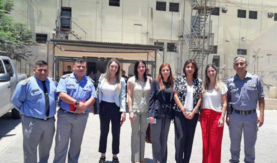 Los fiscales de la Unidad de Abuso fueron recibidos por la inspectora
general María Rosa Coria de Lezana