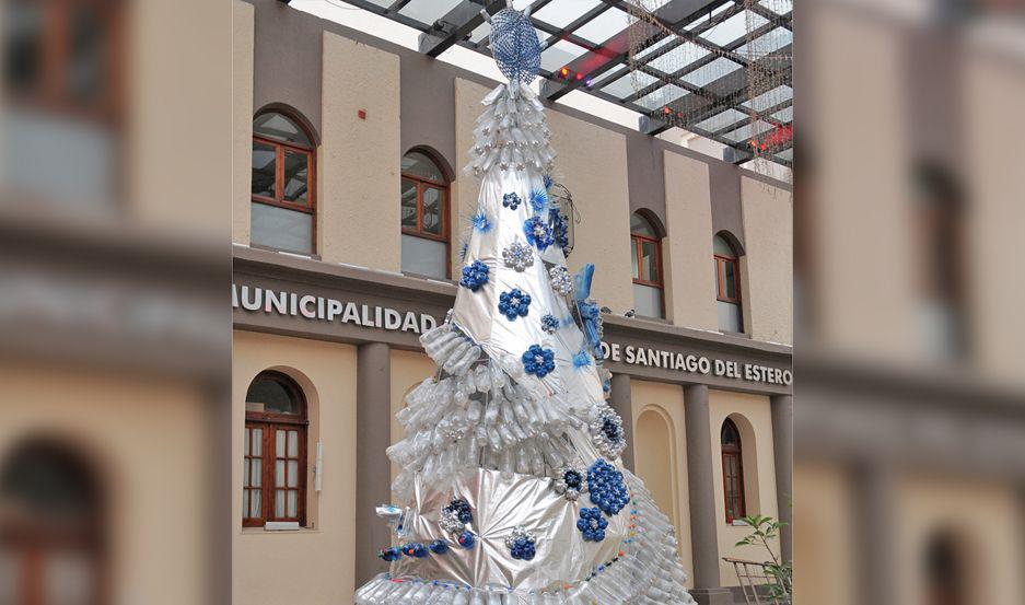 Desde las 20 se presentaraacuten hoy los aacuterboles navidentildeos construidos con material reciclado