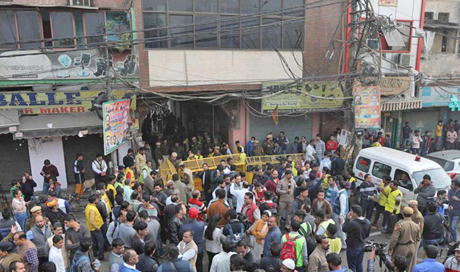 Murieron asfixiadas 43 personas en el incendio de una faacutebrica en la India