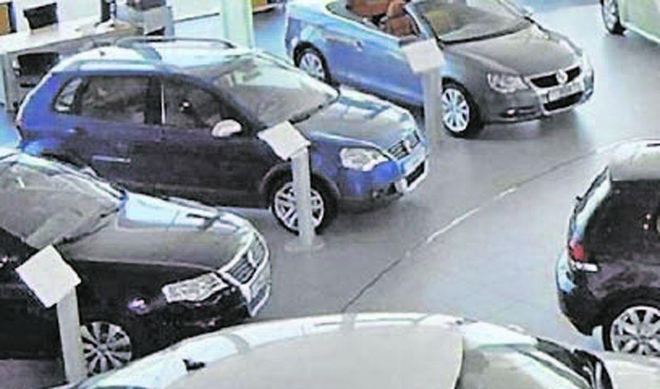 Los datos oficiales de la DNRPA señalan un crecimiento
de casi 99 mil automóviles en 9 años que se sumaron al tr�nsito en Santiago