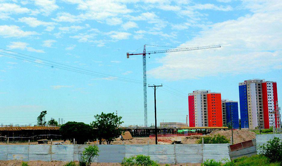 Mientras la obra de las Torres del Río II est� en sus
inicios la de las Torres del Río I est� avanzada