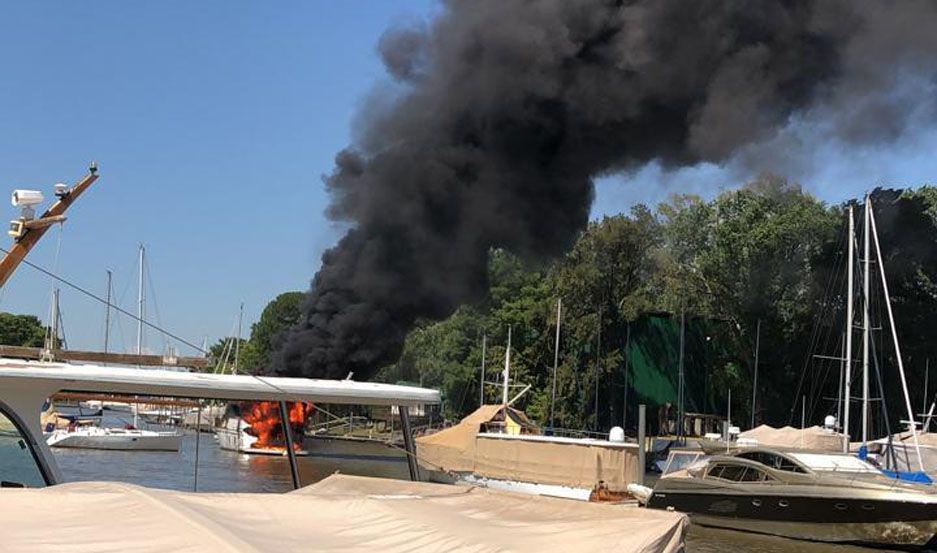 Imaacutegenes exclusivas- incendio en el Yacht Club Argentino en Buenos Aires