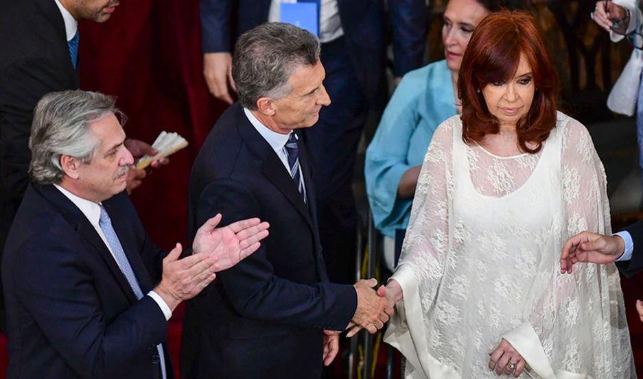 VIDEO  El friacuteo saludo de Mauricio Macri y Cristina Kirchner en el Congreso
