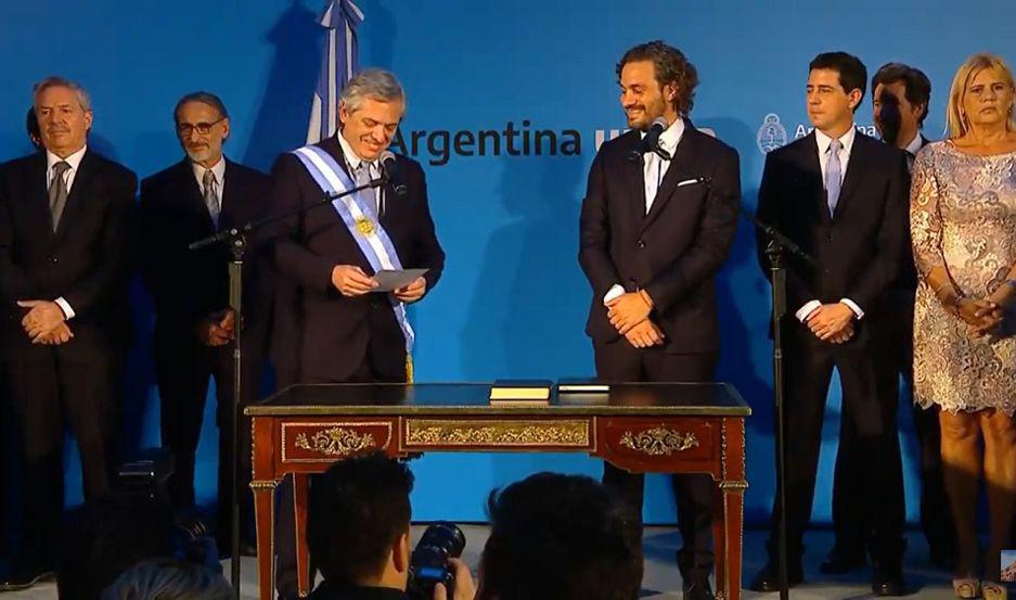 El presidente Alberto Fern�ndez le toma juramento a Santiago Cafiero flamante jefe de Gabinete de Ministros de la Nación