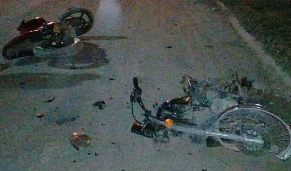 Tragedia en Fernaacutendez- un adolescente de 15 antildeos fallecioacute en un choque frontal de motos