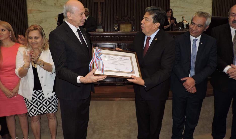 La Legislatura distinguioacute al rector de la Unse por reconocimiento internacional