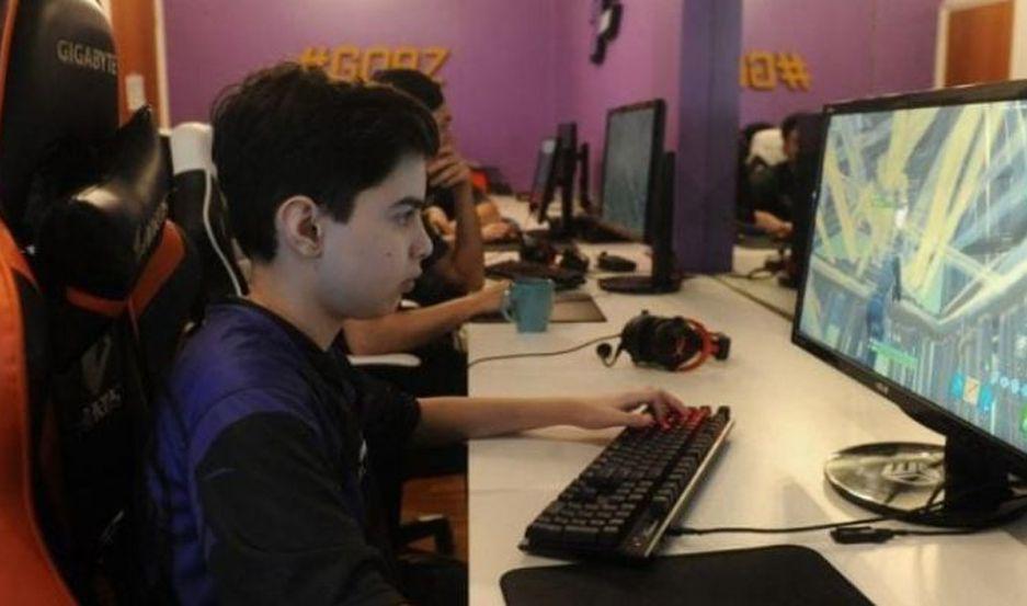 Fornite- quieacuten es el argentino de 13 antildeos que gana  40M con el videojuego