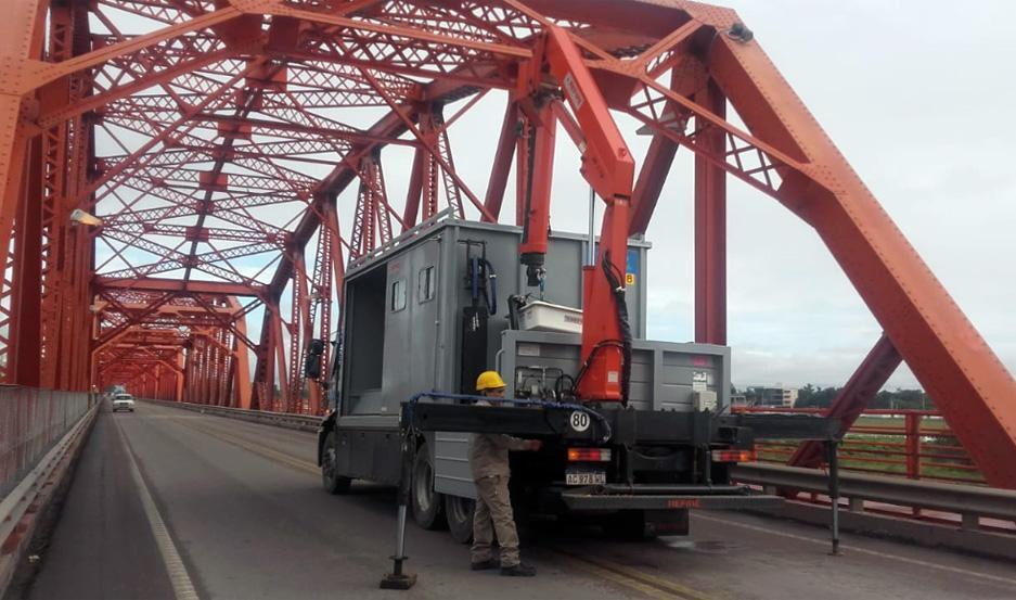 Realizarn tareas de mantenimiento en el Puente Carretero