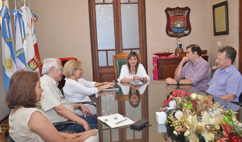 Fuentes recibió a los CPN Miguel Siufi Lía Goitea de Moisés y José Piñón y al Ing Carlos Cheín integrantes del Banco de Alimentos 
