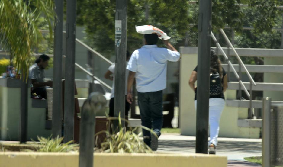 Santiago viviraacute una mantildeana sofocante y estaacute bajo alerta por tormentas fuertes