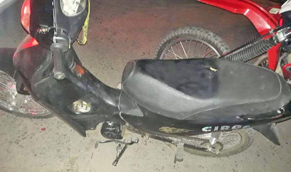 SECUESTROS La Policía incautó la sustancia estupefaciente y el motovehículo en el que se trasladaban los acusados