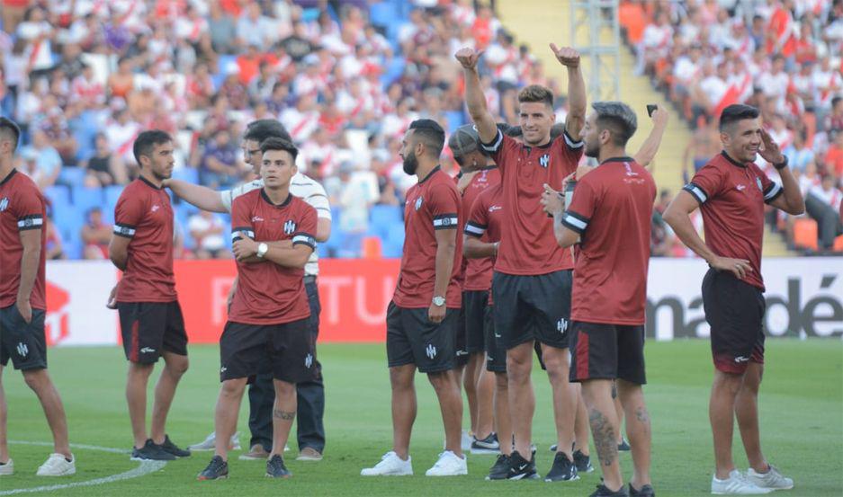 Maacutes postales de la previa entre Central Coacuterdoba vs River