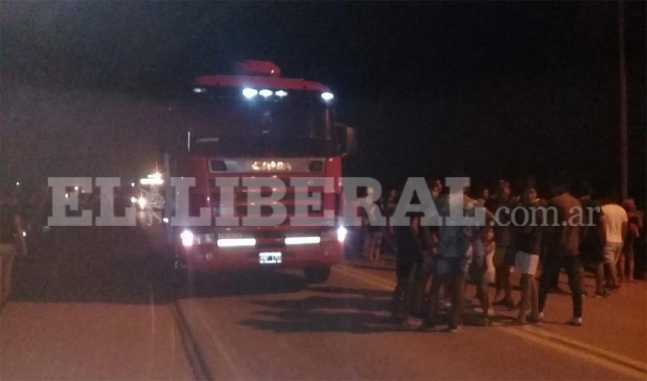 VIOLENCIA A causas del impacto los dos jóvenes ocupantes de la moto sufrieron lesiones graves Uno murió en el acto mientras que el otro falleció rumbo al hospital