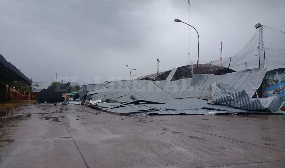 Un fuerte tornado azotoacute a Antildeatuya y Bandera y afectoacute el suministro de energiacutea