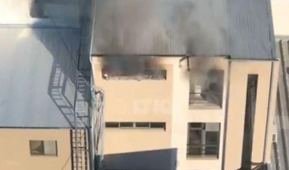 VIDEO  impactantes imaacutegenes del incendio de un sanatorio en Santa Fe