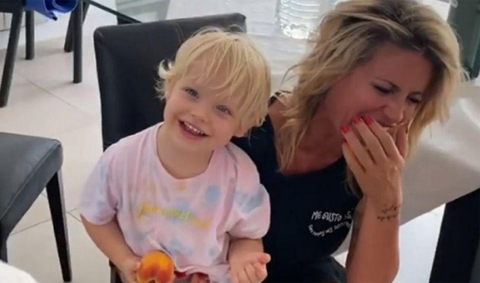 VIDEO  Mirko confundioacute a Flor Pentildea con su madrina Susana Gimeacutenez