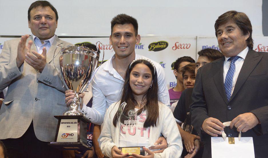 Cristian Vega fue elegido el mejor del antildeo y se llevoacute la Copa Canal 7