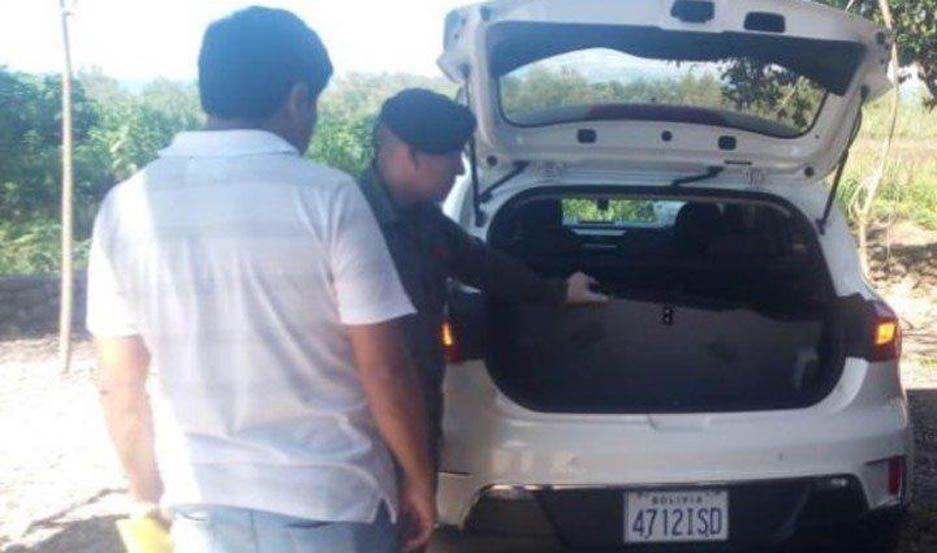 Los ocho kilos de cocaína fueron descubiertos en el compartimiento donde iba la rueda de auxilio