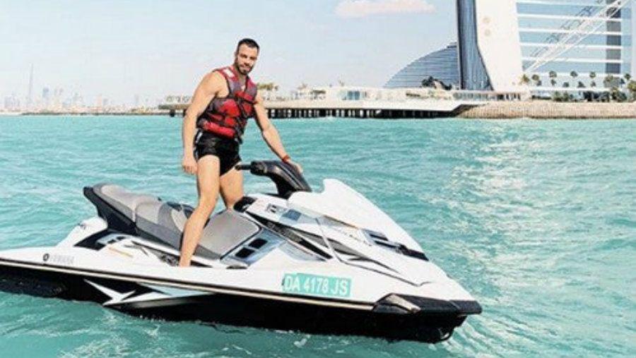 Un empresario millonario pagara una fortuna para que lo acompantildeen por el mundo