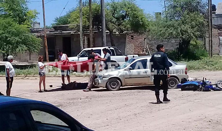 El docente quedó tendido en la vía pblica siendo auxiliado en primera instancia por los vecinos