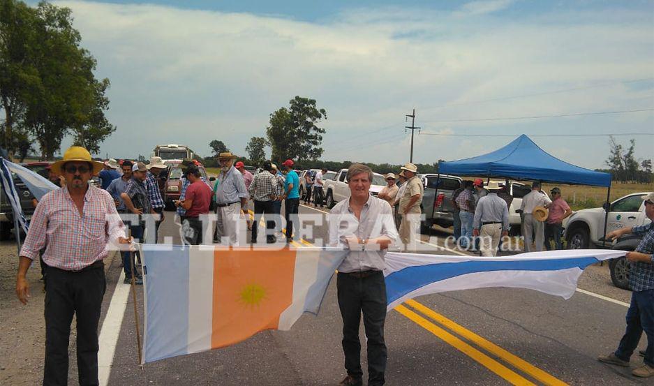 Tal como ocurrió en el año 2001 este viernes productores santiagueños y tucumanos se unieron para cortar la Ruta 9 en protesta por las retenciones al campo
