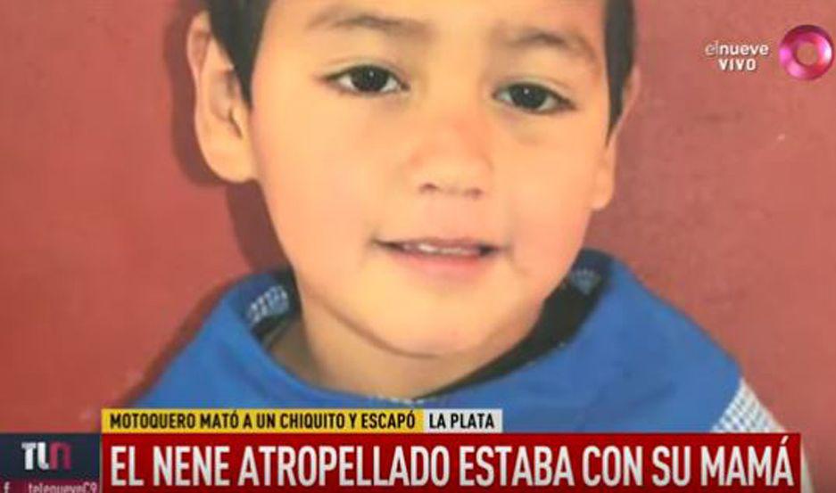 Un motociclista atropelloacute y matoacute a un nene y se fugoacute