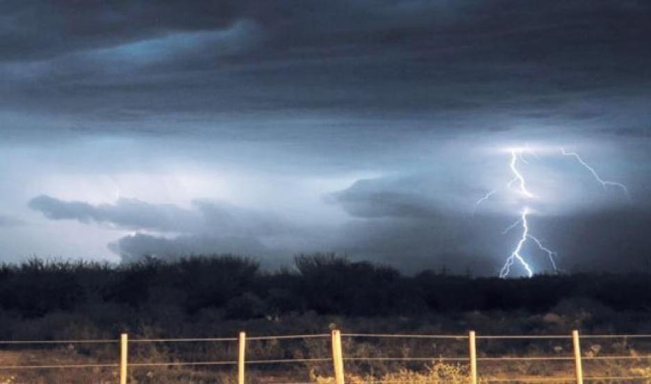 La tormenta puede estar acompañadas de una fuerte actividad eléctrica