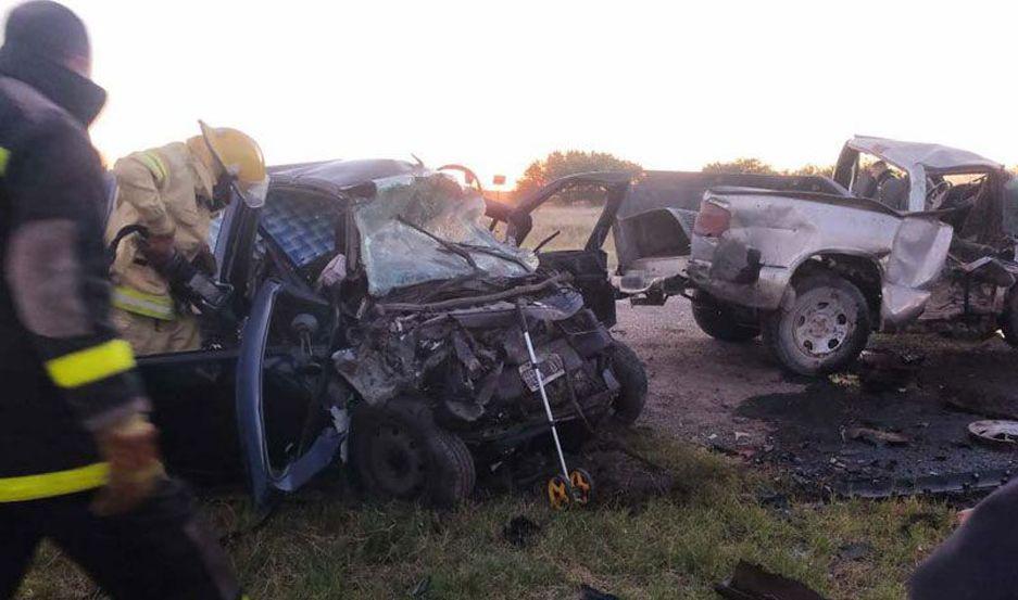 Un choque frontal terminoacute con siete muertos entre ellos tres menores