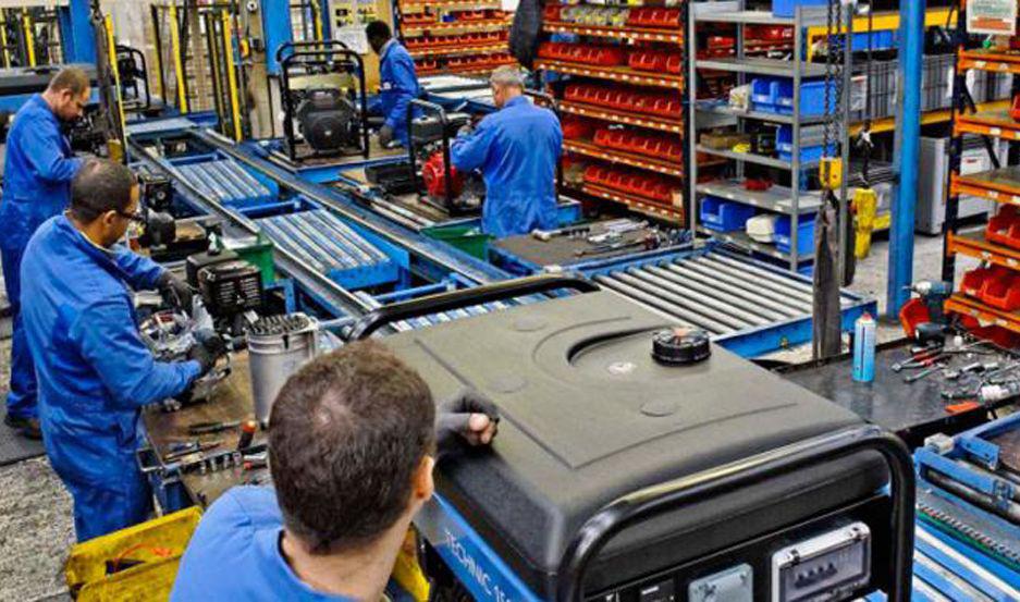 Para el Indec la actividad econoacutemica cayoacute un 09-en-porciento- en octubre