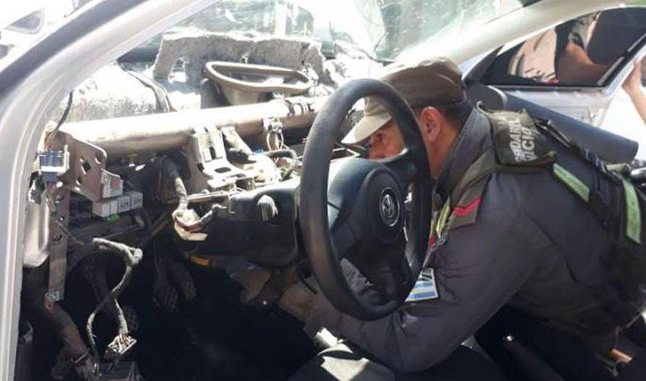Gendarmeriacutea secuestroacute cocaiacutena del torpedo de un auto y marihuana de la zapatilla del conductor