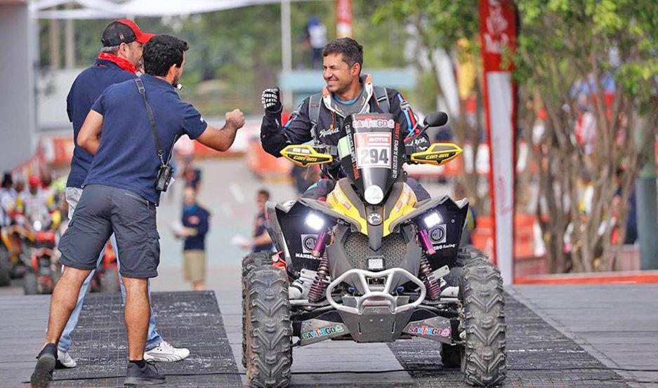 Santiago tendraacute a  un piloto en el Dakar