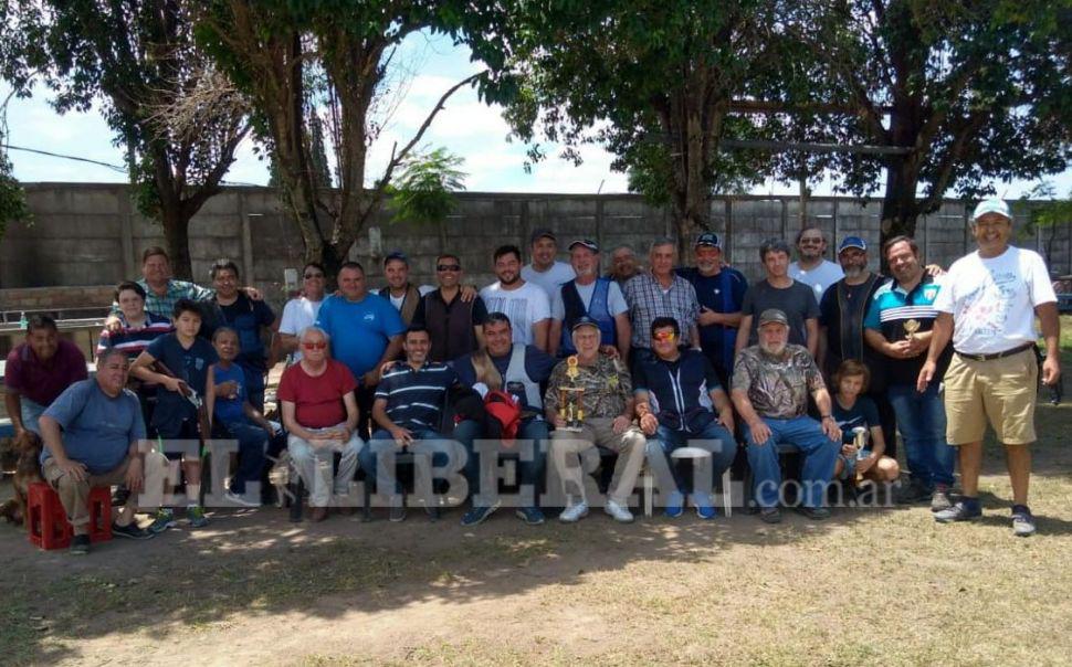 Friacuteas cerroacute el antildeo a puro tiros en el Club de Cazadores