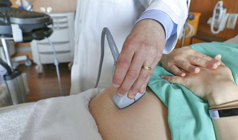 Seguacuten un estudio la madre puede contagiar un resfriacuteo al feto a traveacutes de la placenta